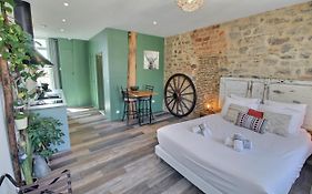 Appartement Centre-Ville Avec Terrasse Rustique